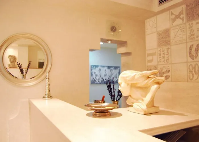 Of Art Venice Lloyd Mestre