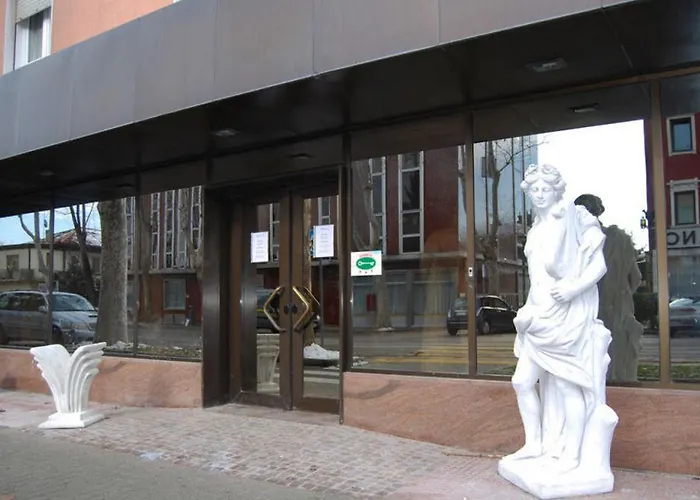 Of Art Venice Lloyd Mestre